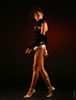Фото девушки-мулатки в полный рост в образе танцовщицы